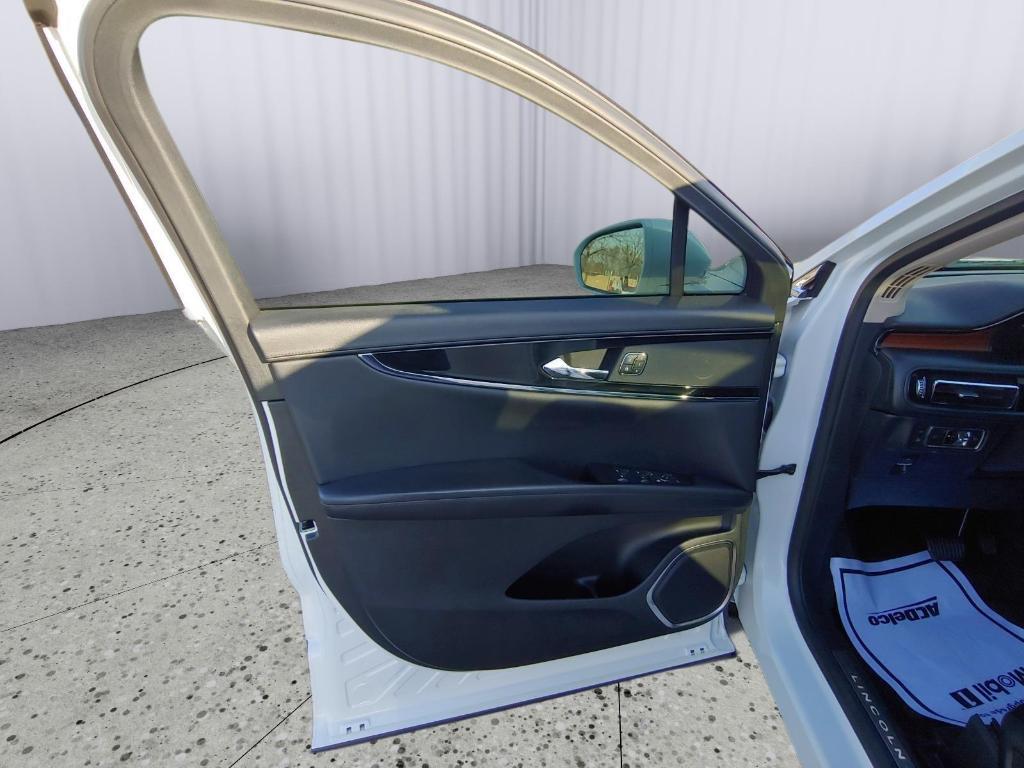 used 2022 Lincoln Nautilus car, priced at $36,495