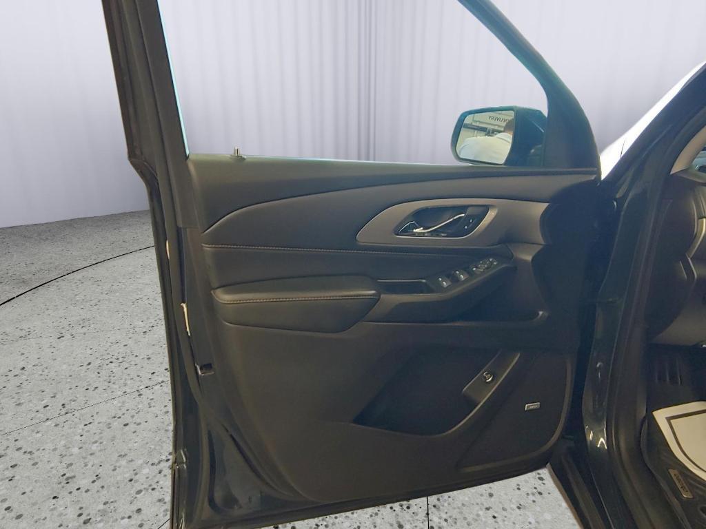 used 2021 Chevrolet Traverse car, priced at $23,900