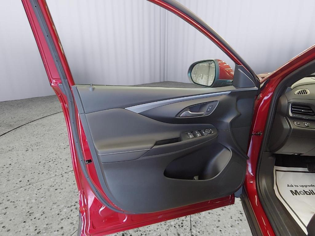 new 2025 Buick Envista car, priced at $22,974