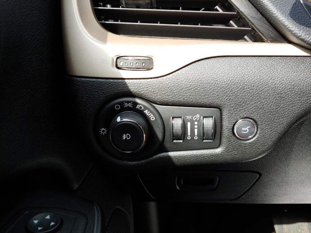 used 2014 Jeep Cherokee car, priced at $8,500