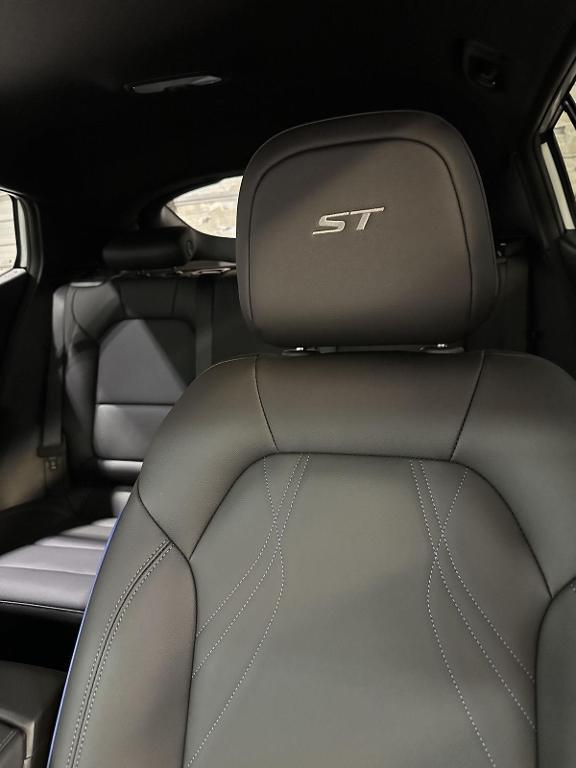 new 2025 Buick Envista car, priced at $26,631