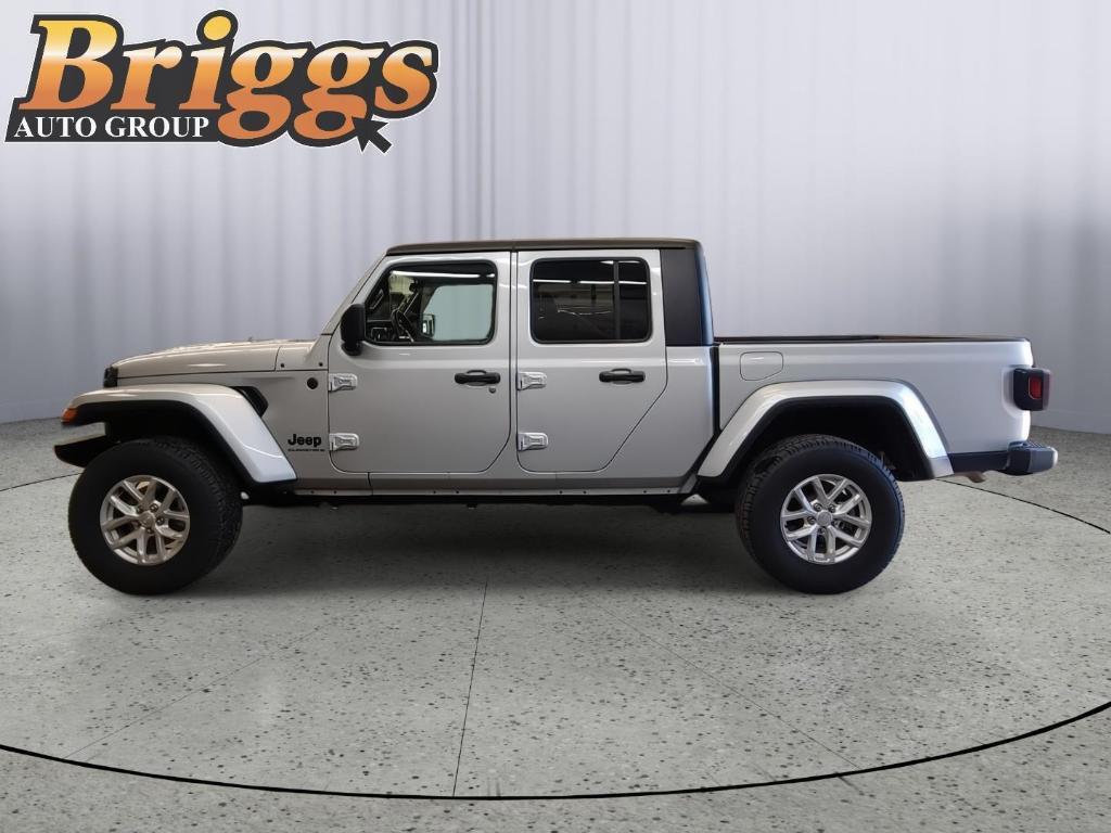 used 2023 Jeep Gladiator car, priced at $31,500