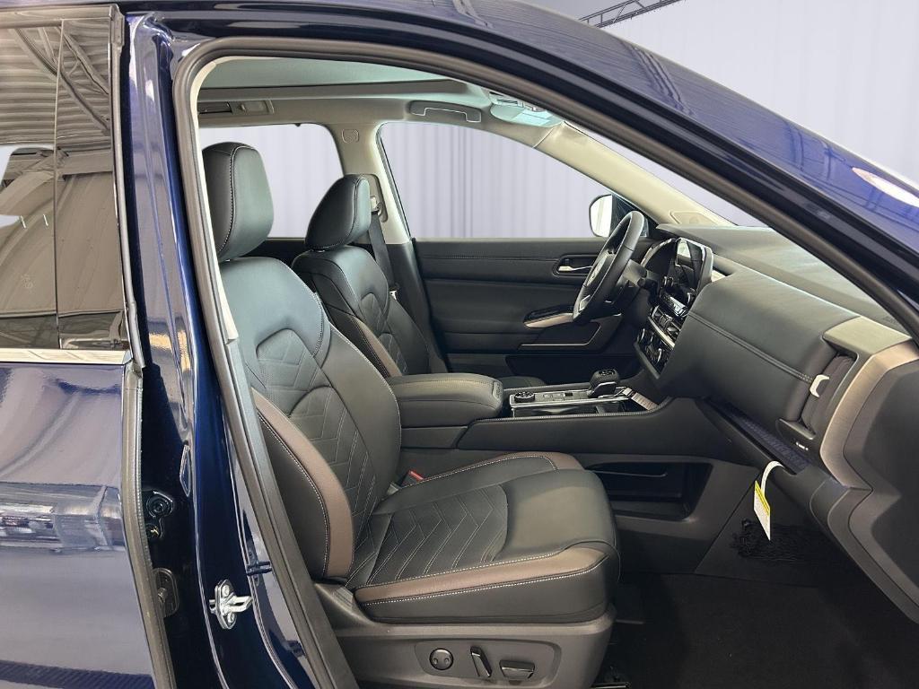 new 2025 Nissan Pathfinder car, priced at $49,642
