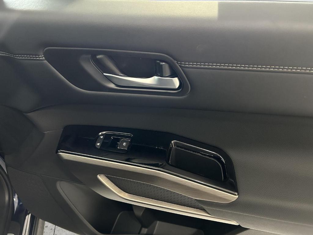 new 2025 Nissan Pathfinder car, priced at $49,642