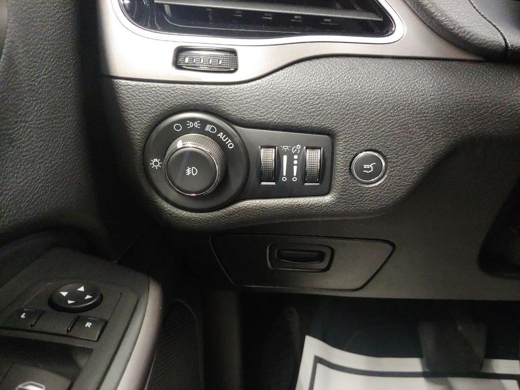 used 2022 Jeep Cherokee car, priced at $25,495