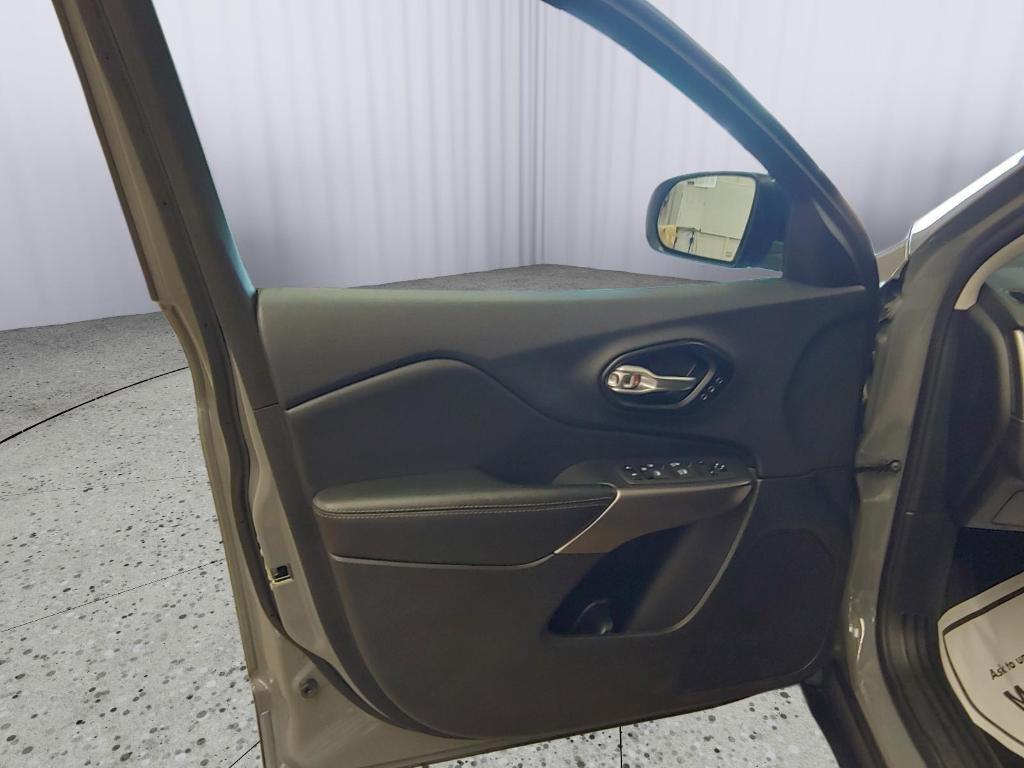 used 2022 Jeep Cherokee car, priced at $25,495