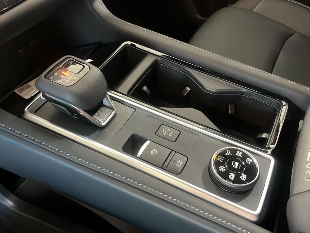 new 2025 Nissan Pathfinder car, priced at $43,877