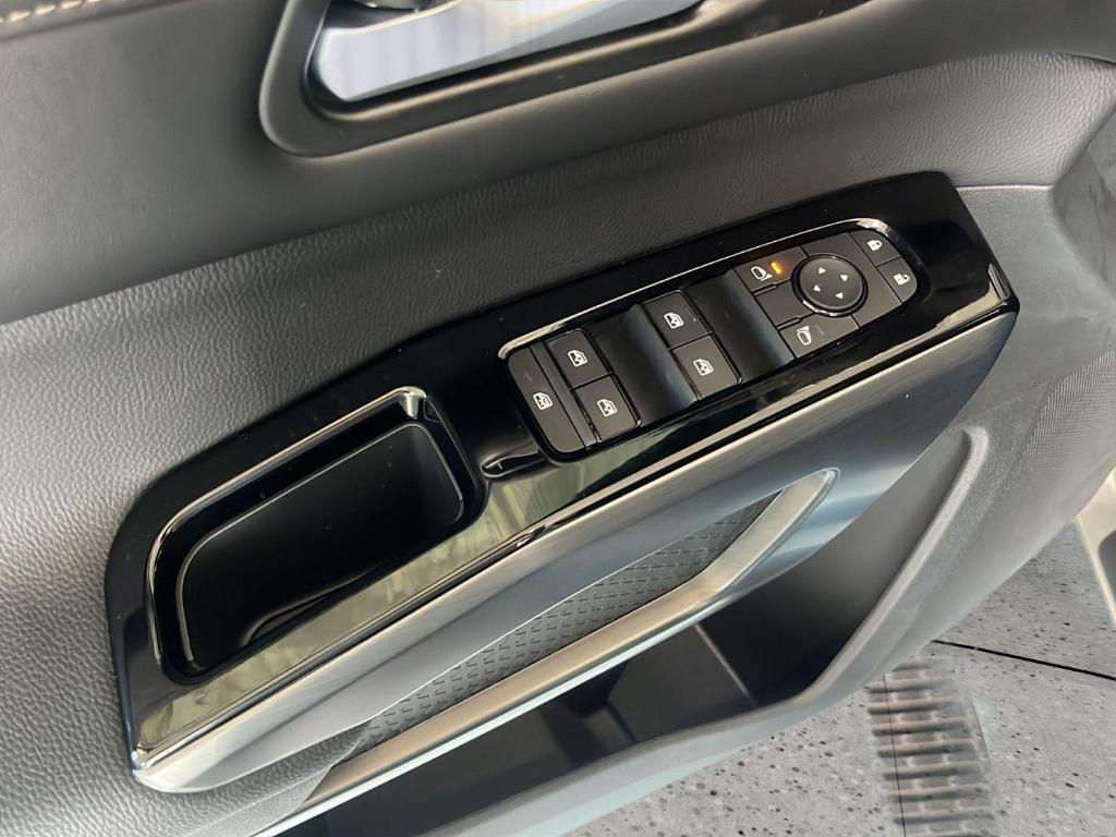 new 2025 Nissan Pathfinder car, priced at $43,877