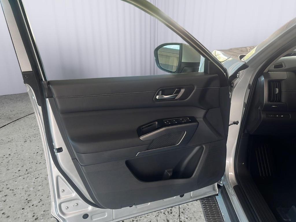 new 2025 Nissan Pathfinder car, priced at $43,877