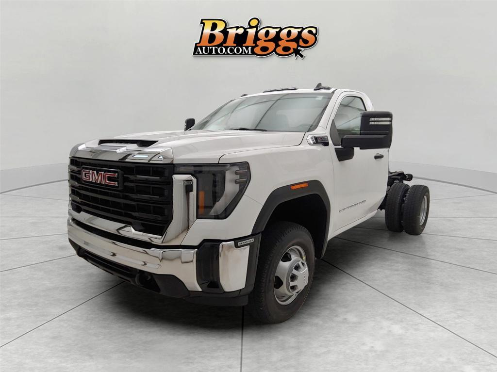 new 2025 GMC Sierra 3500 car, priced at $47,942