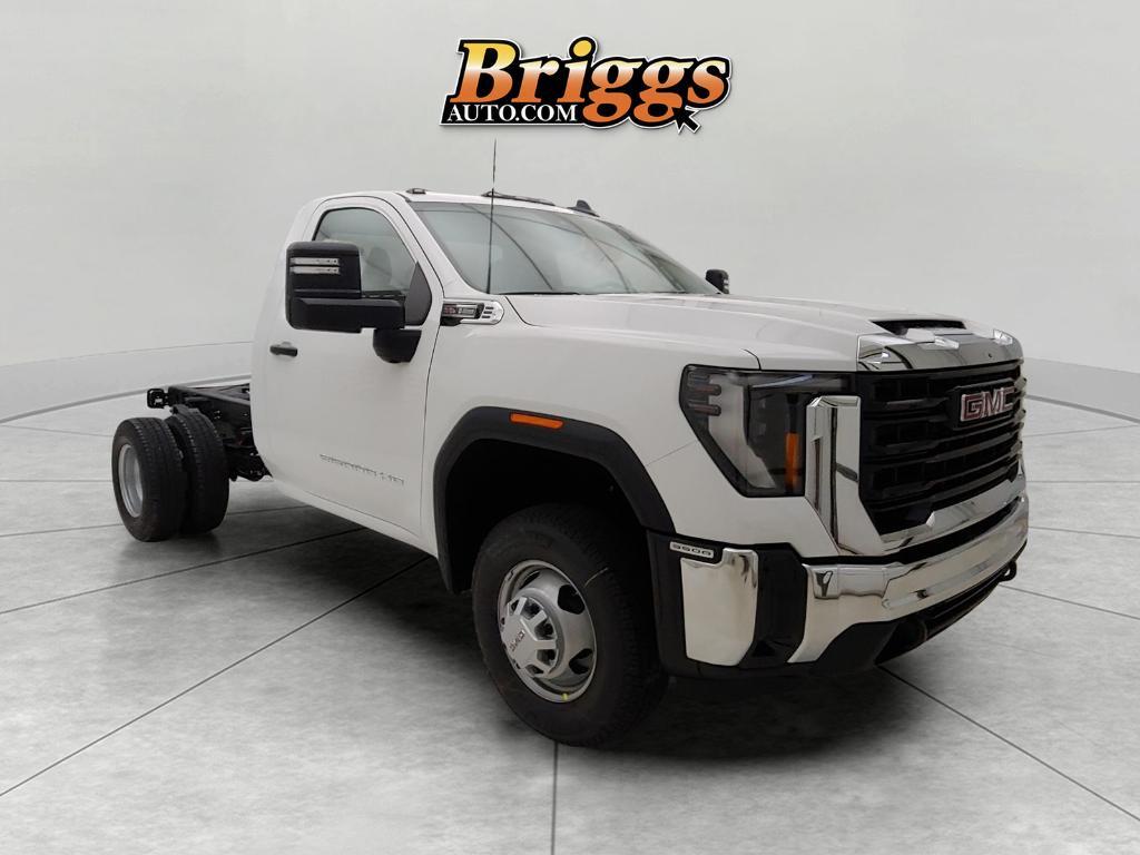 new 2025 GMC Sierra 3500 car, priced at $47,942