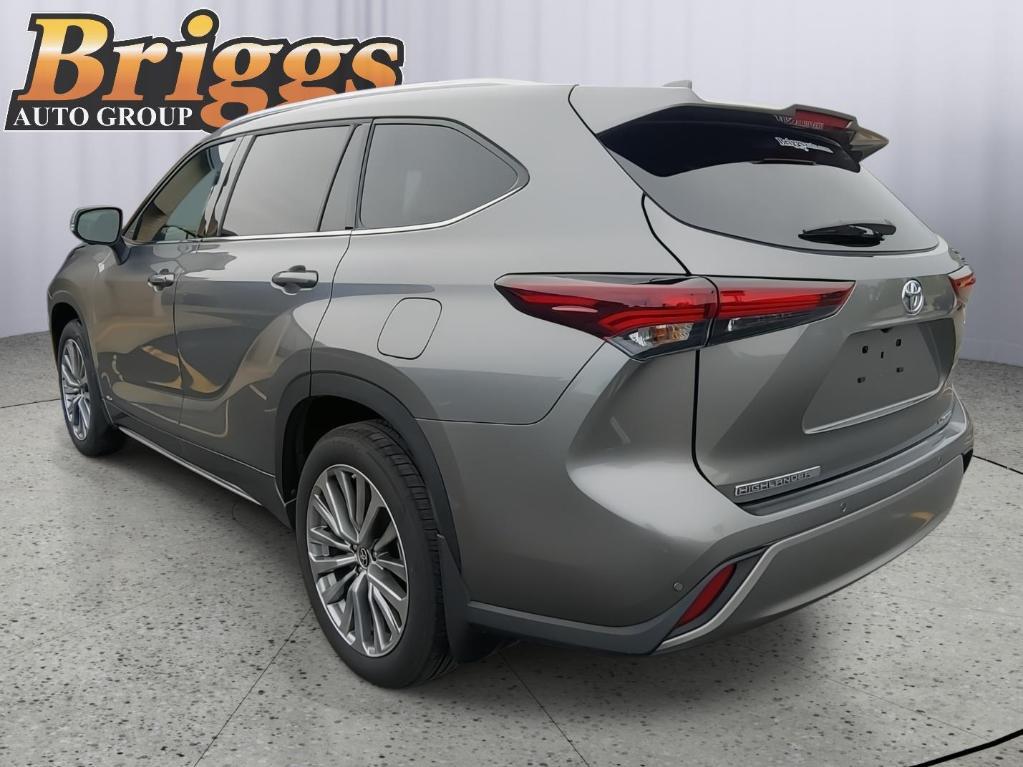 used 2025 Toyota Highlander Hybrid car, priced at $56,995