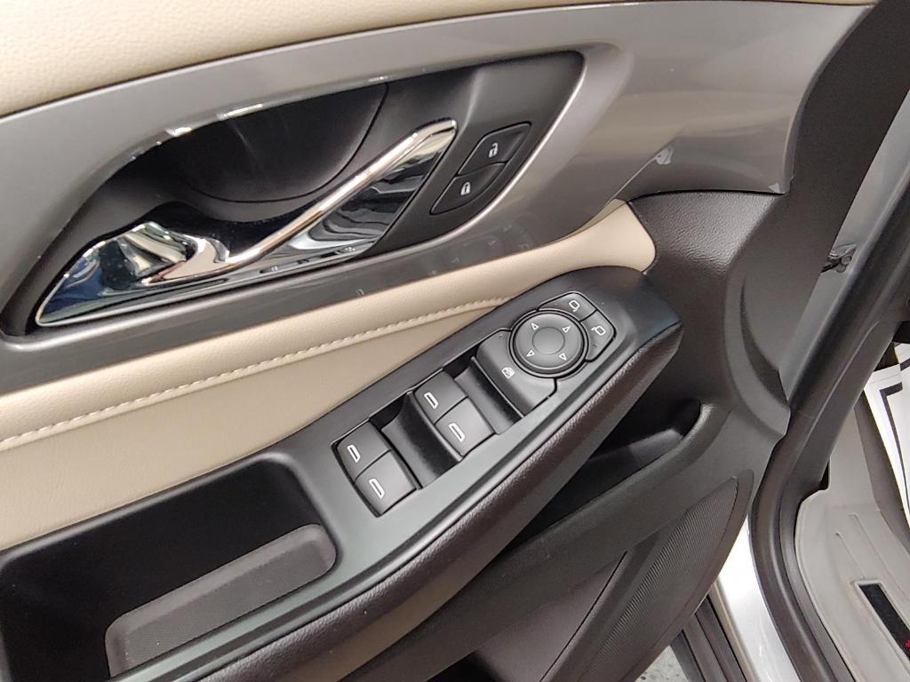 used 2023 Chevrolet Traverse car, priced at $29,495