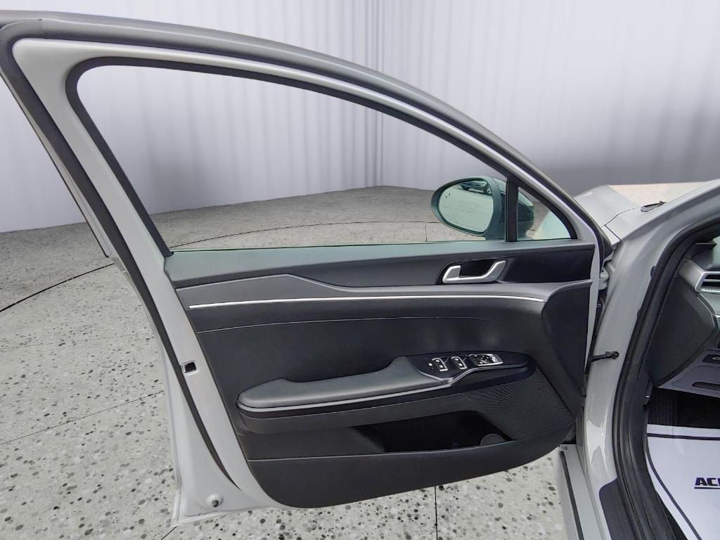 used 2023 Kia K5 car