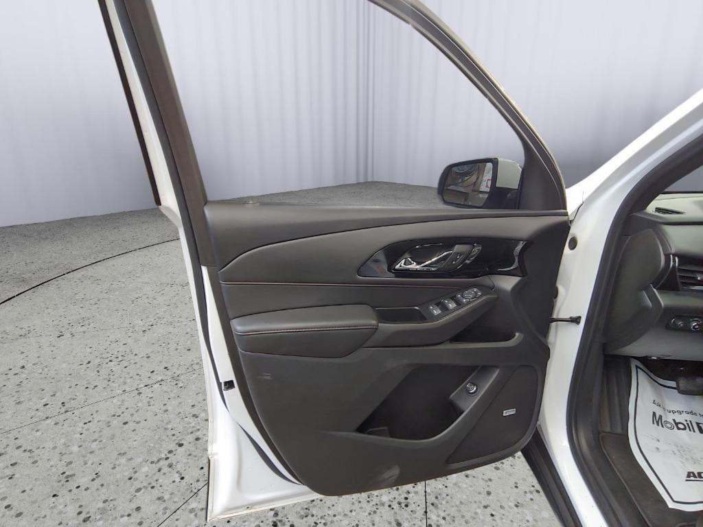 used 2022 Chevrolet Traverse car, priced at $34,500
