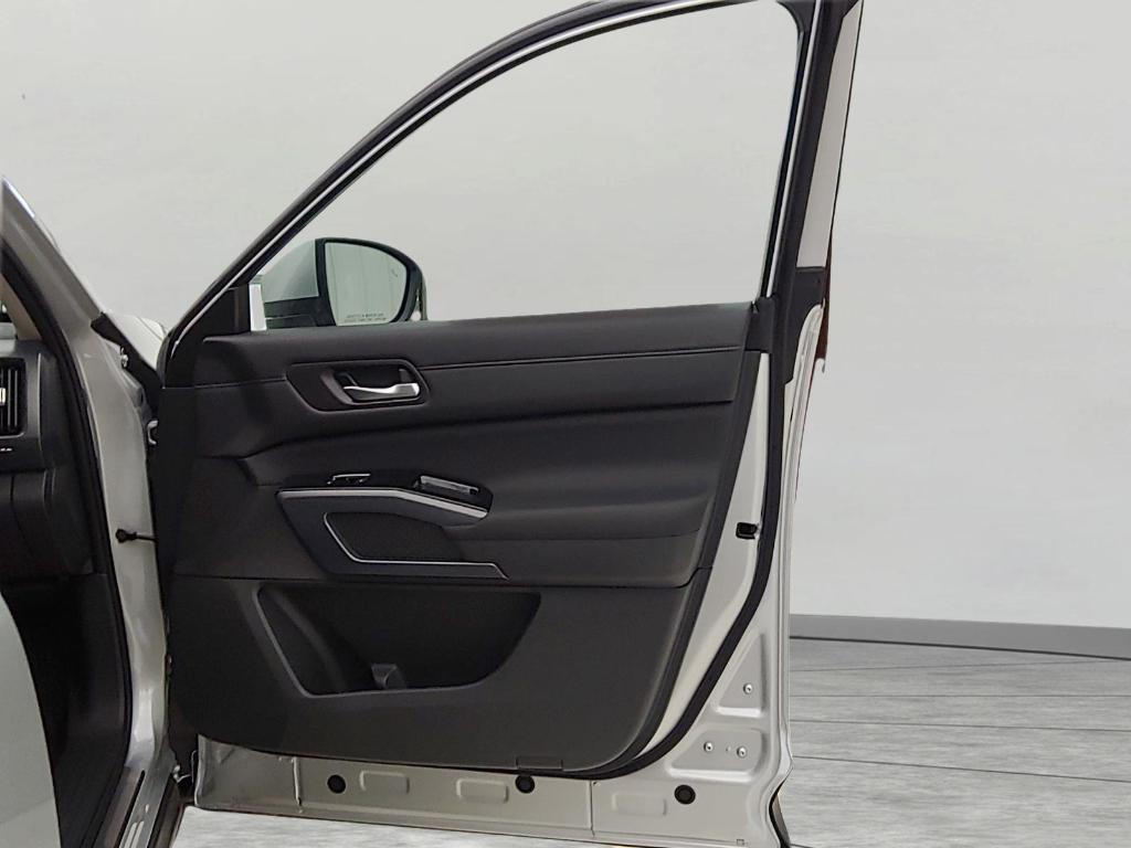 new 2025 Nissan Pathfinder car, priced at $47,279