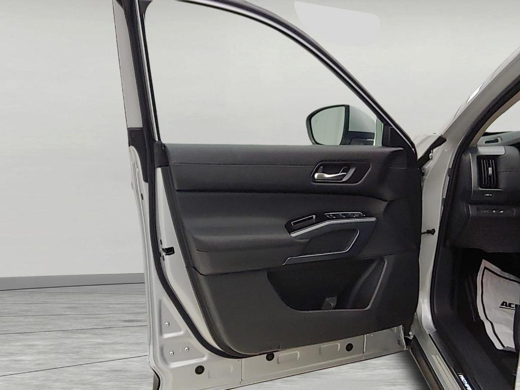 new 2025 Nissan Pathfinder car, priced at $47,279