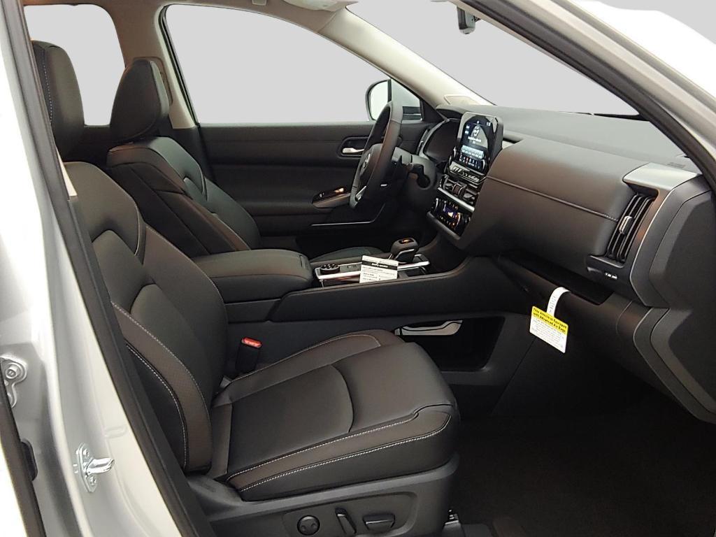 new 2025 Nissan Pathfinder car, priced at $47,279