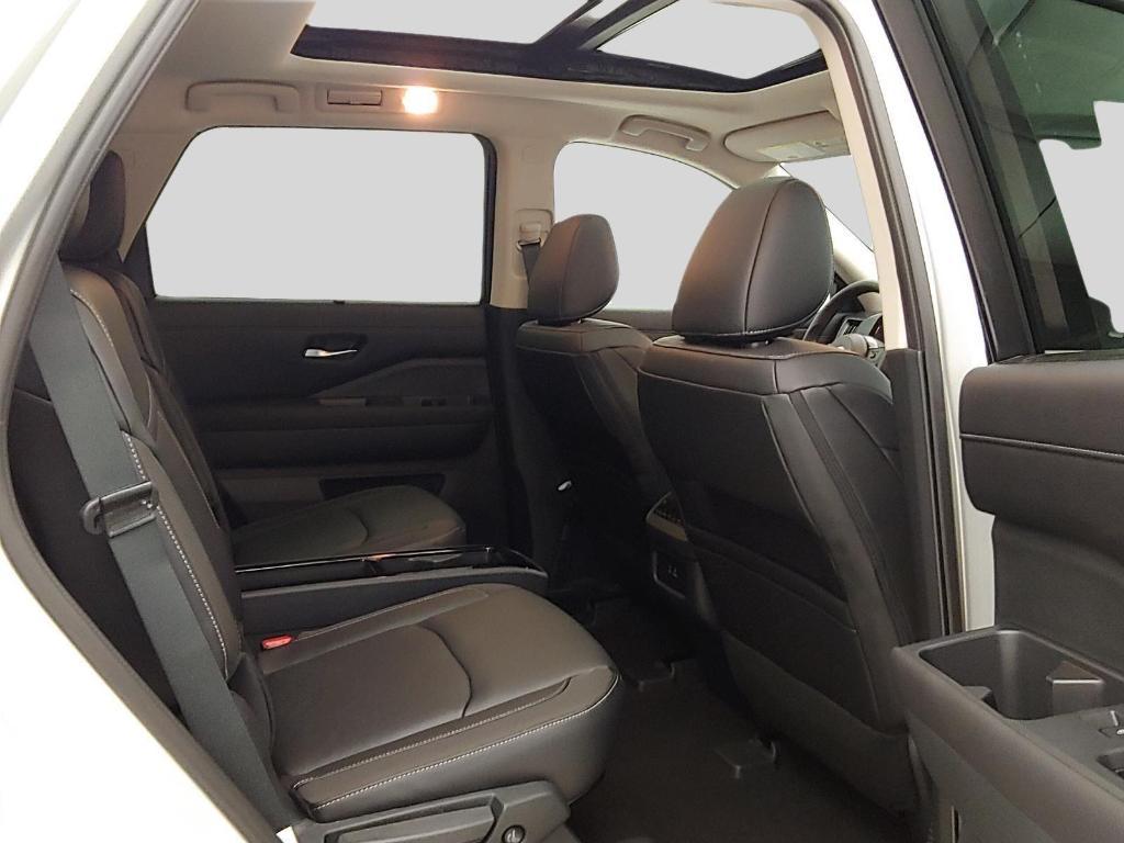 new 2025 Nissan Pathfinder car, priced at $47,279