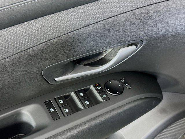 new 2025 Hyundai TUCSON Hybrid car, priced at $35,477