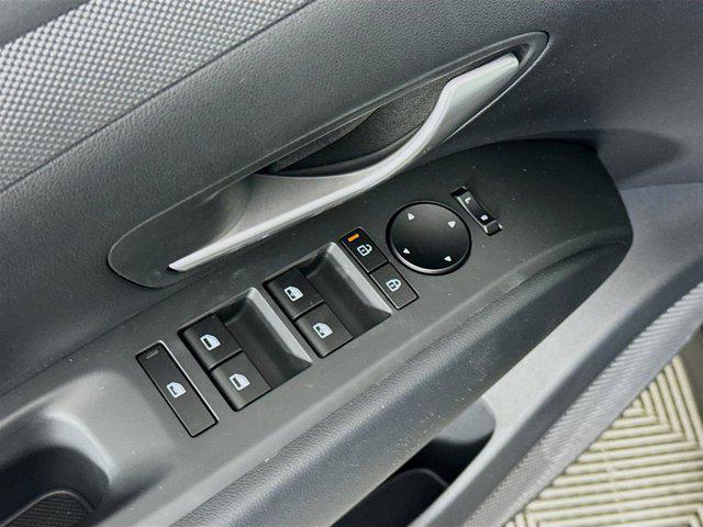 new 2025 Hyundai TUCSON Hybrid car, priced at $35,370