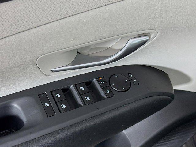 new 2025 Hyundai TUCSON Hybrid car, priced at $35,477