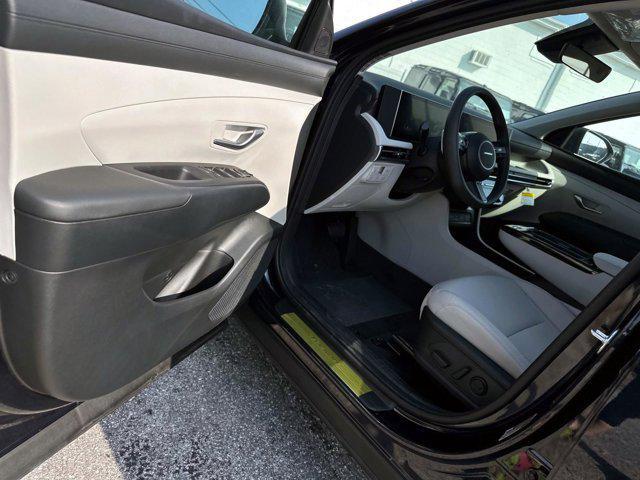 new 2025 Hyundai TUCSON Hybrid car, priced at $33,225