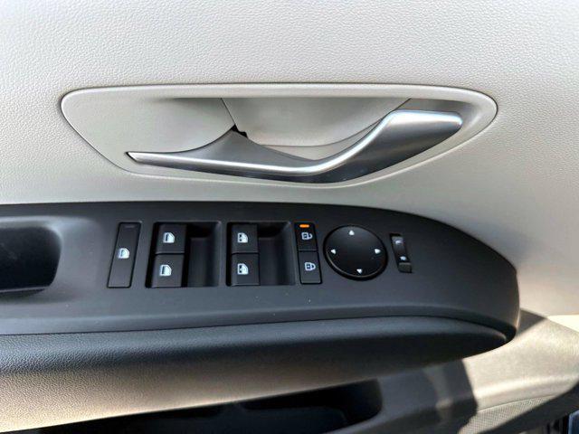 new 2025 Hyundai TUCSON Hybrid car, priced at $33,225