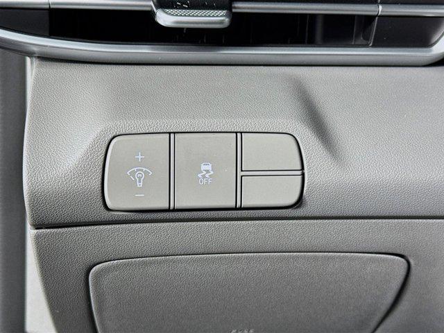 new 2025 Hyundai Elantra car, priced at $22,918