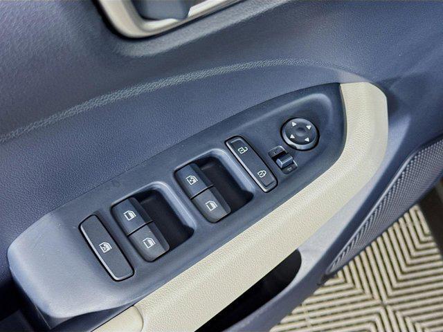 new 2025 Hyundai Venue car, priced at $24,681
