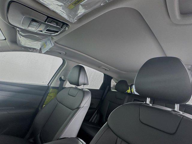 new 2025 Hyundai TUCSON Hybrid car, priced at $35,991