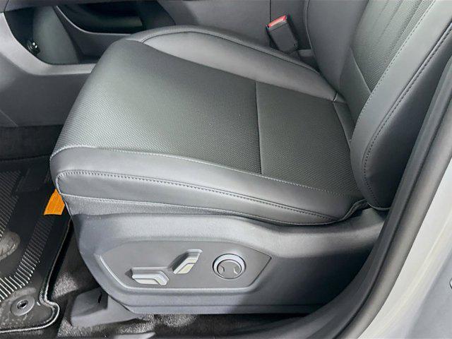 new 2025 Hyundai Santa Fe car, priced at $40,134