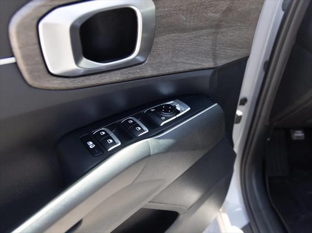 used 2023 Kia Sorento car, priced at $31,995