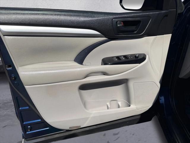 used 2015 Toyota Highlander car, priced at $14,900