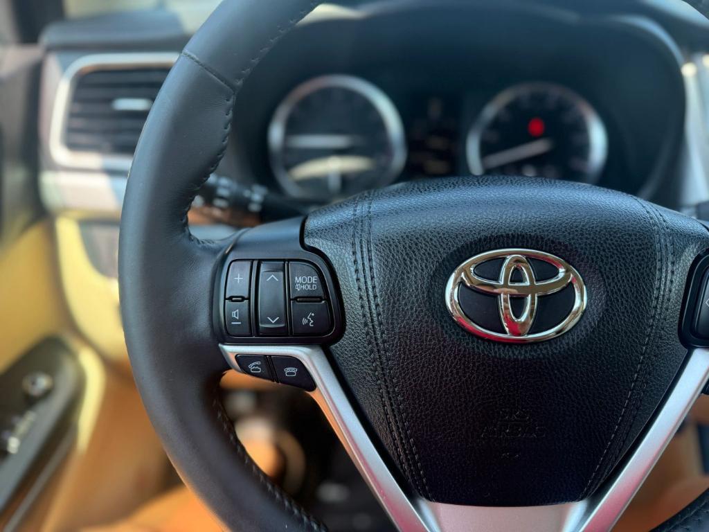 used 2016 Toyota Highlander car, priced at $23,900