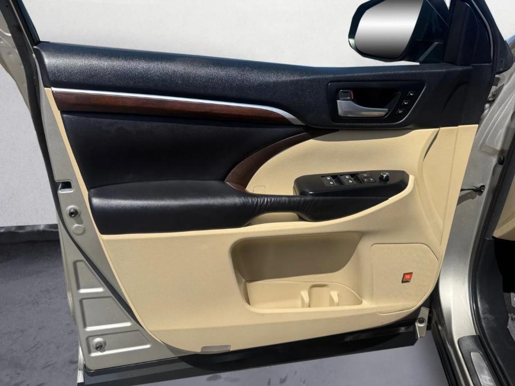 used 2016 Toyota Highlander car, priced at $23,900