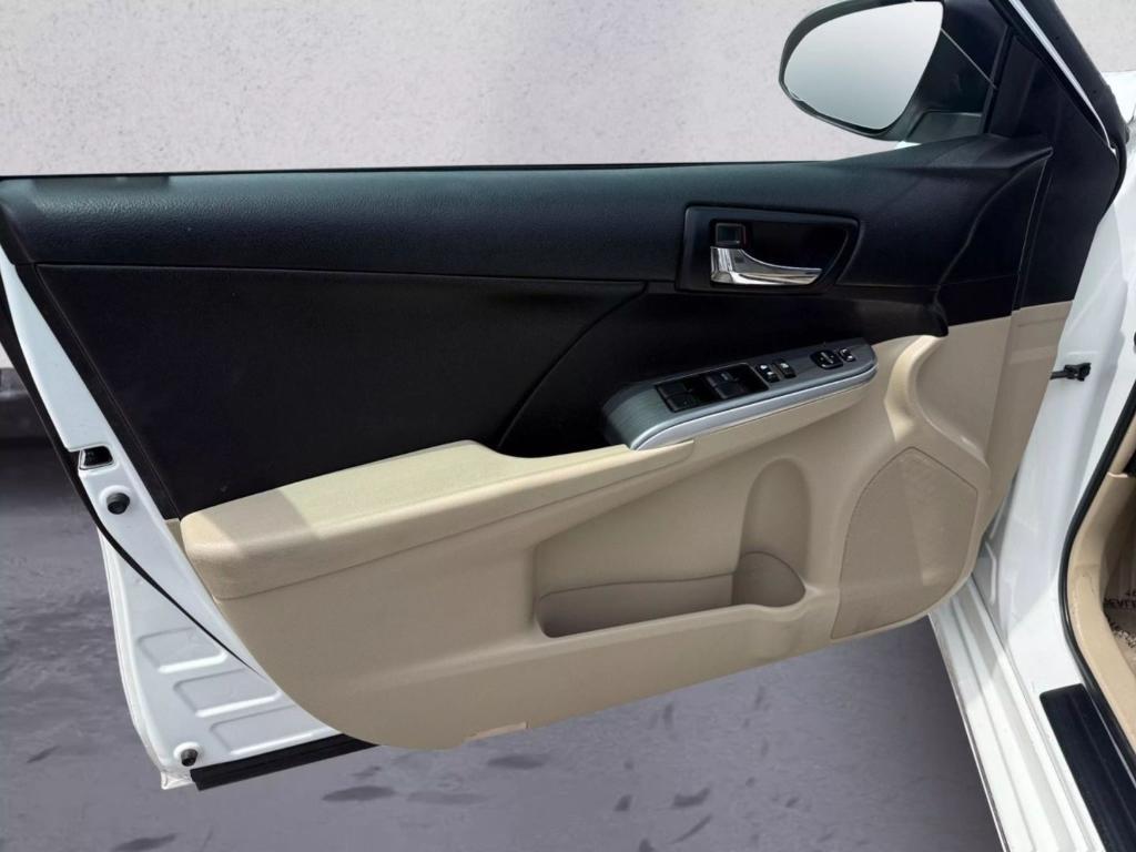 used 2014 Toyota Camry Hybrid car, priced at $12,900