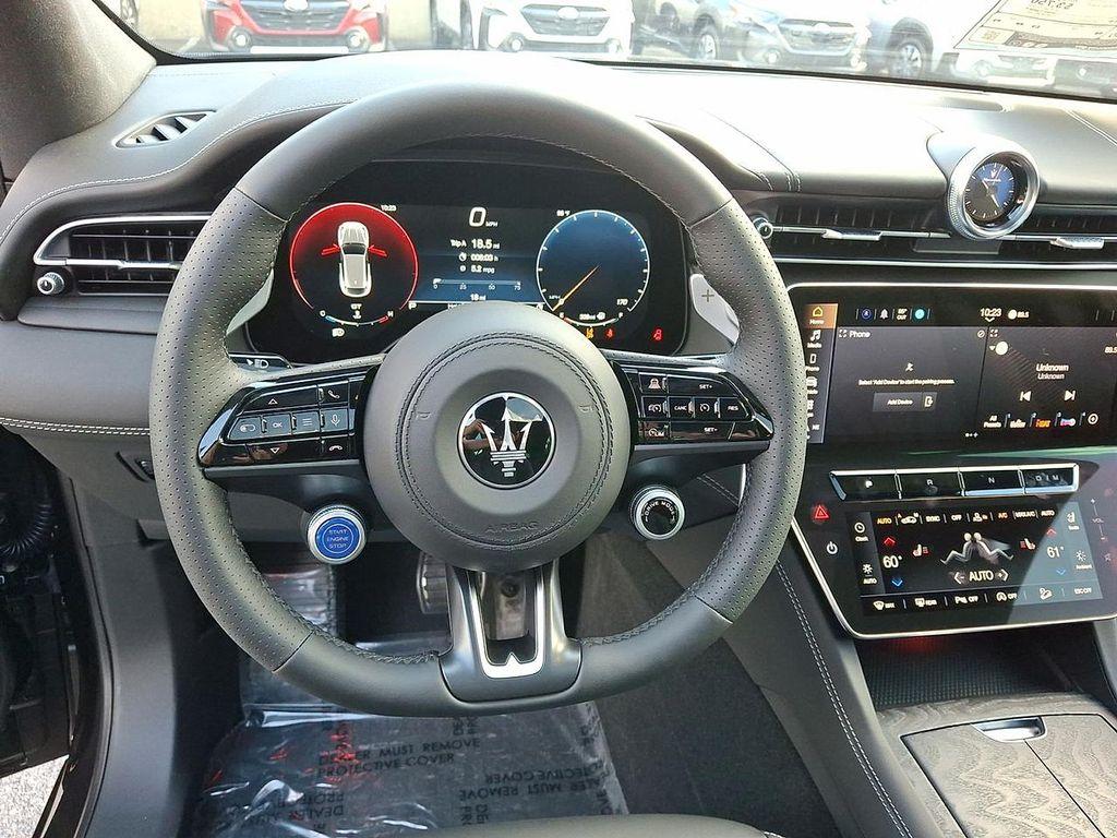 new 2025 Maserati Grecale car