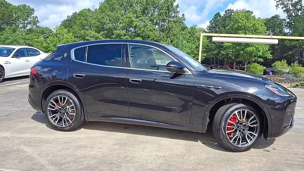new 2025 Maserati Grecale car