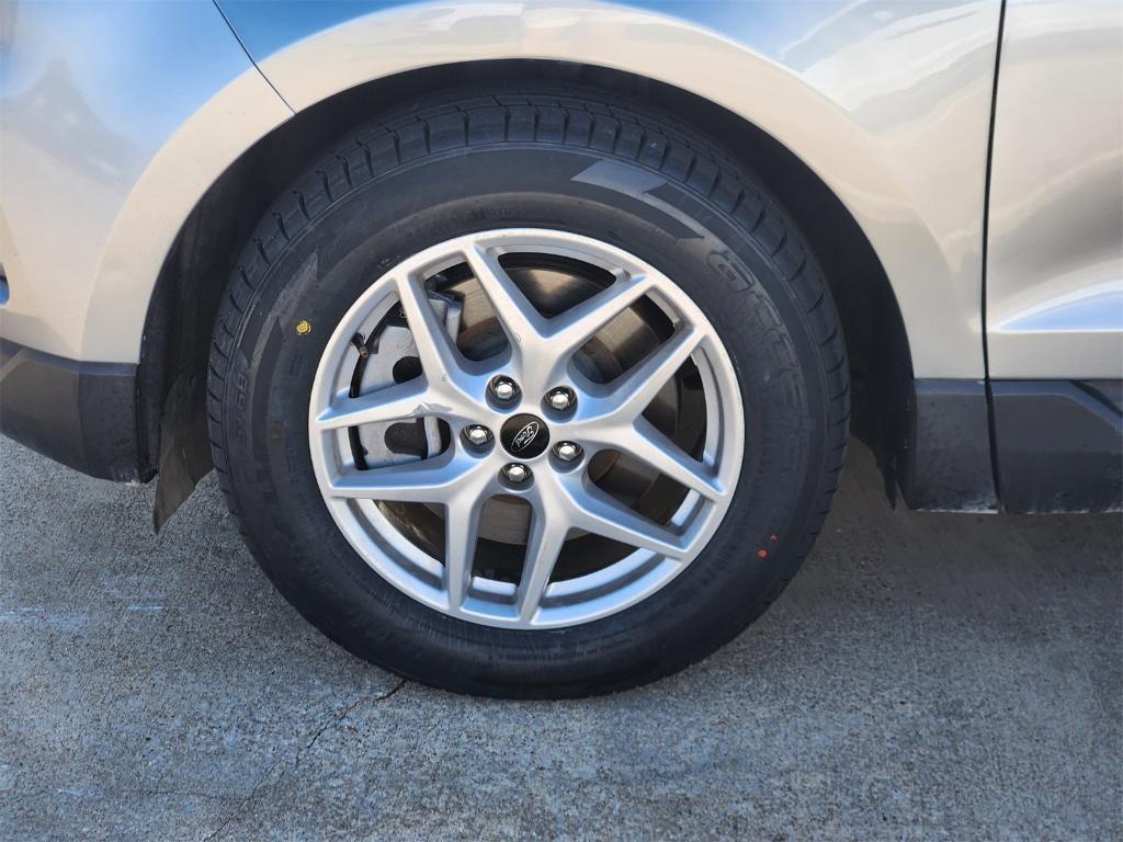 used 2024 Ford Edge car, priced at $23,600