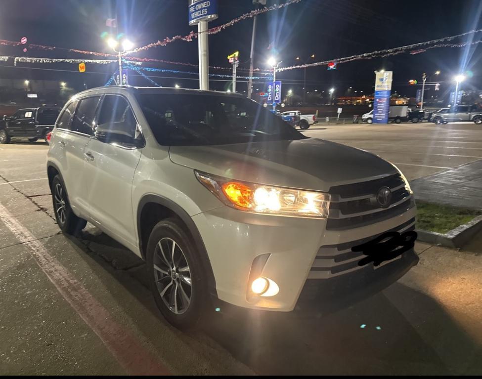 used 2018 Toyota Highlander car, priced at $19,495