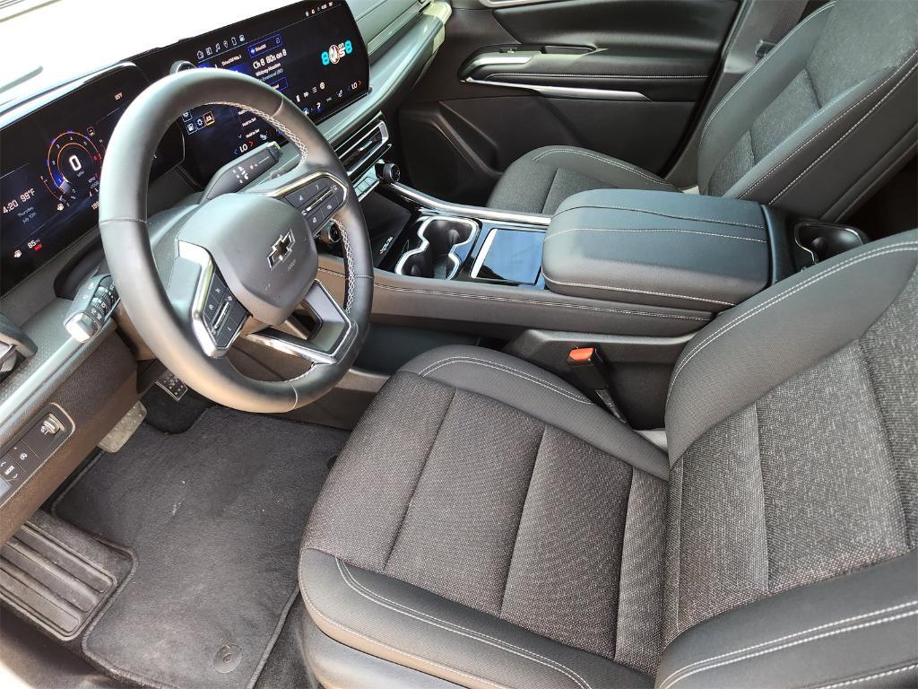 used 2024 Chevrolet Traverse car, priced at $39,900