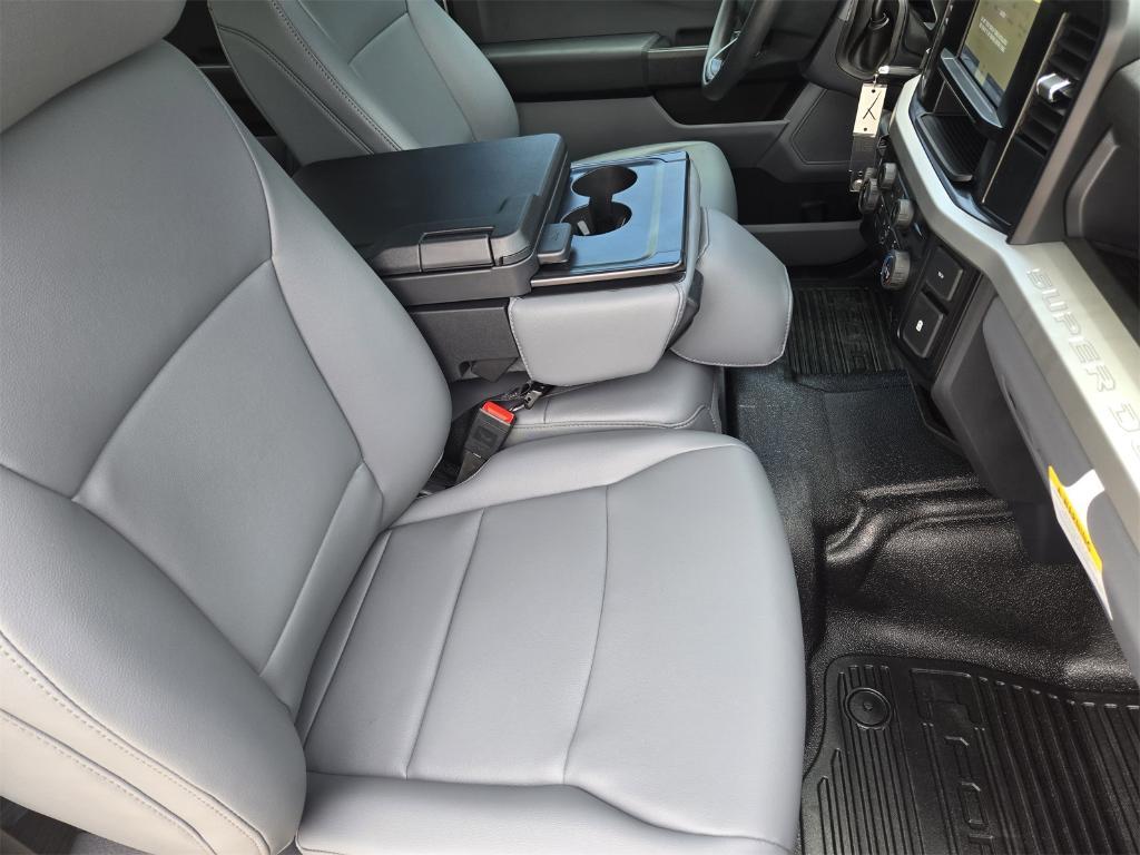 new 2025 Ford F-250 car, priced at $55,706
