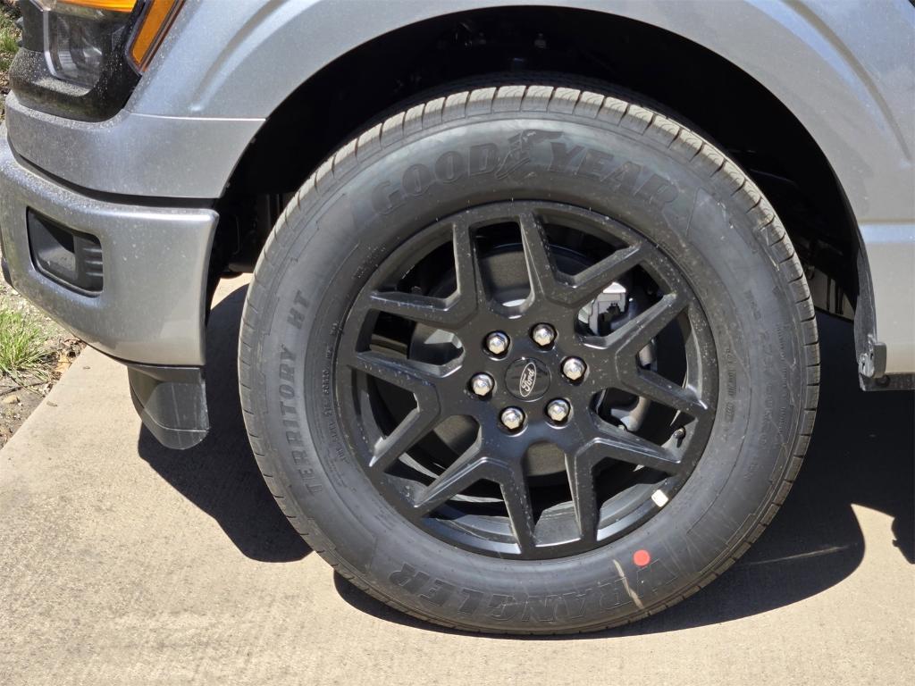 new 2025 Ford F-150 car, priced at $43,370