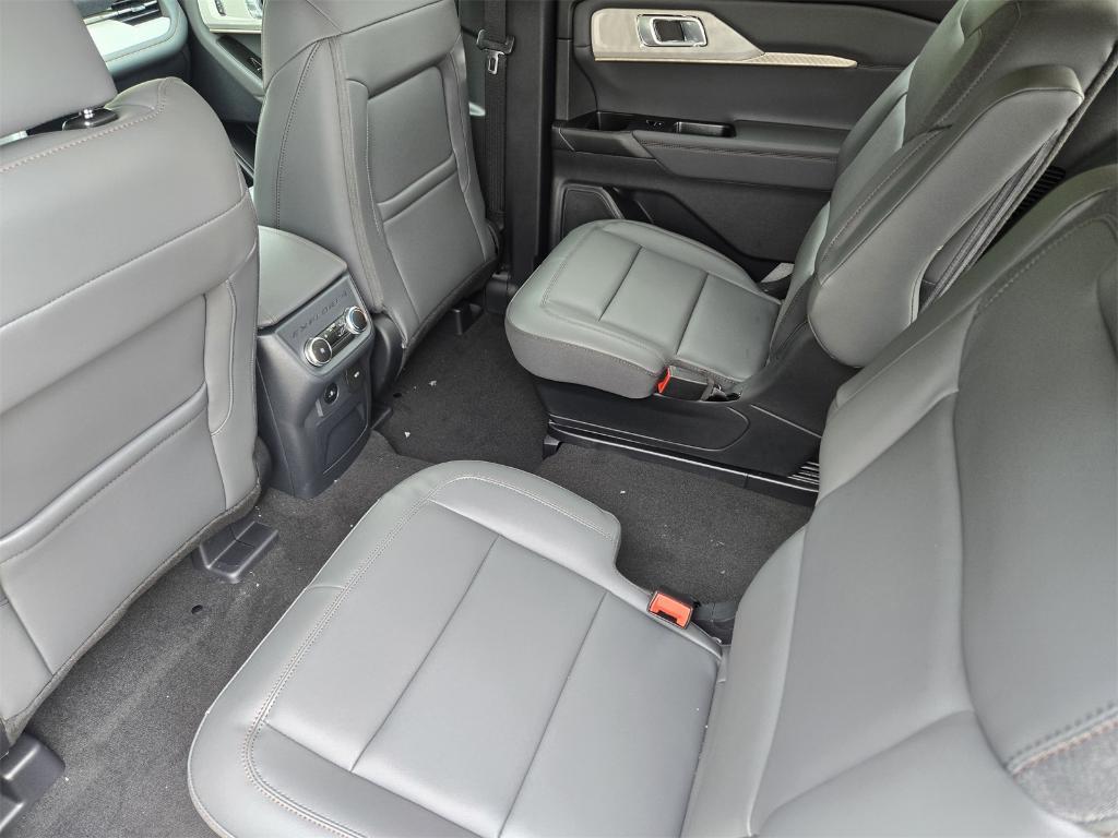 new 2025 Ford Explorer car, priced at $40,562