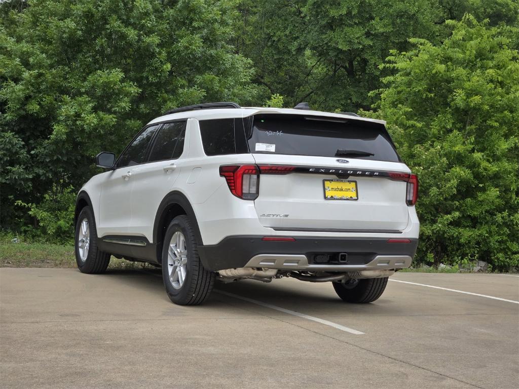 new 2025 Ford Explorer car, priced at $40,562