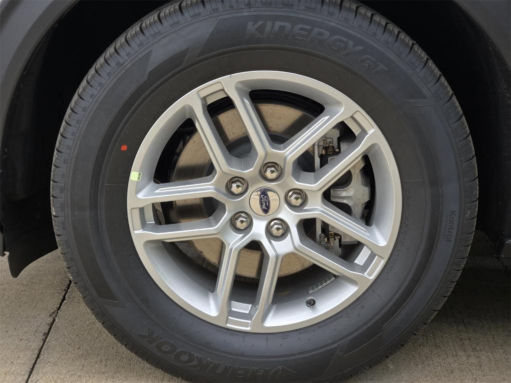 new 2025 Ford Explorer car, priced at $40,562