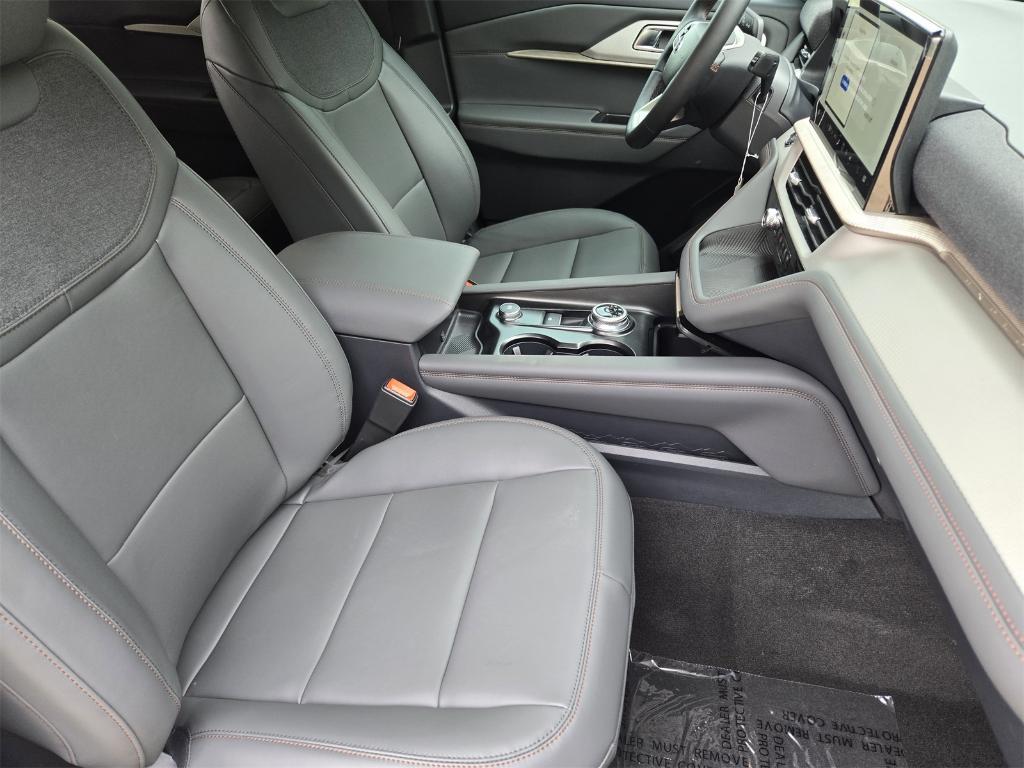 new 2025 Ford Explorer car, priced at $40,562