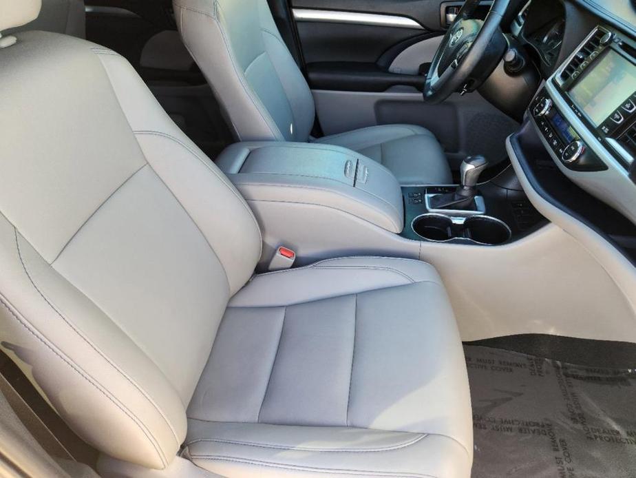 used 2019 Toyota Highlander car, priced at $21,999