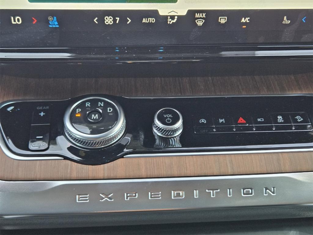 new 2025 Ford Expedition car, priced at $79,850